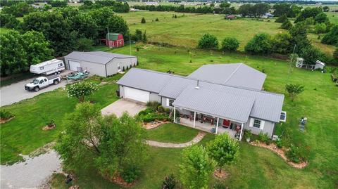 115 Hawkins Dr, Eufaula, OK 74432 photo 2