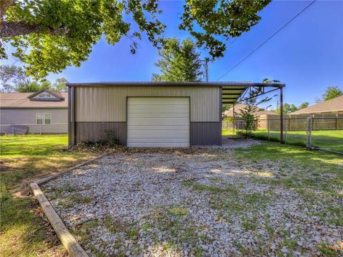 219 N 9th St, Mcloud, OK 74851 photo 5