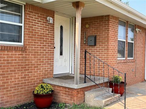 1704 Custer Ave, Clinton, OK 73601 photo 2