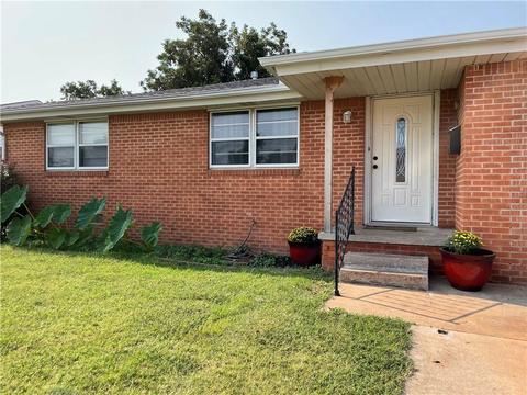 1704 Custer Ave, Clinton, OK 73601 photo 3