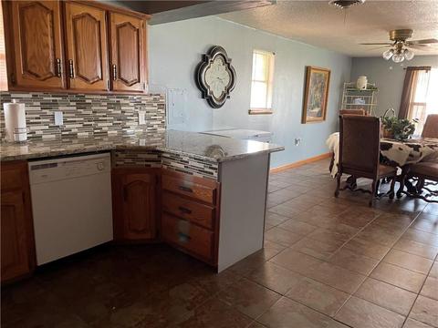 1704 Custer Ave, Clinton, OK 73601 photo 13