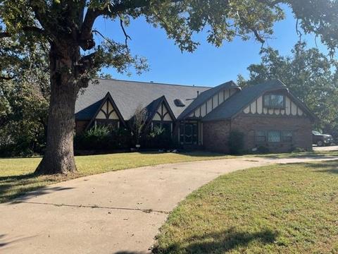 2124 April Ln, Guthrie, OK 73044 photo 1