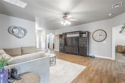 544 Elder Ln, Mustang, OK 73064 photo 7