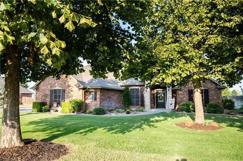 1600 Excaliber Dr, Tuttle, OK 73089 photo 1