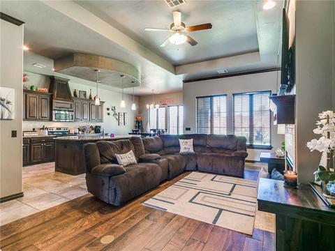 601 Celtic Cir, Yukon, OK 73099 photo 10