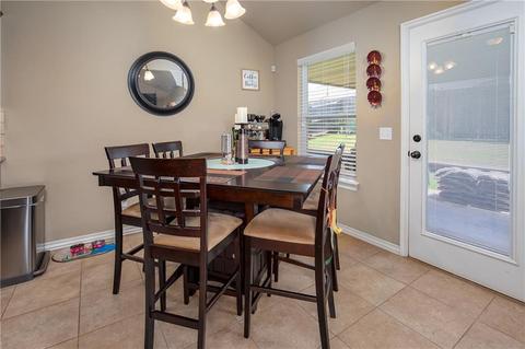 704 Manhattan Dr, Moore, OK 73160 photo 8