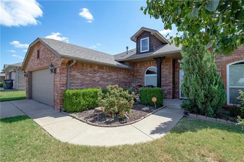 704 Manhattan Dr, Moore, OK 73160 photo 2