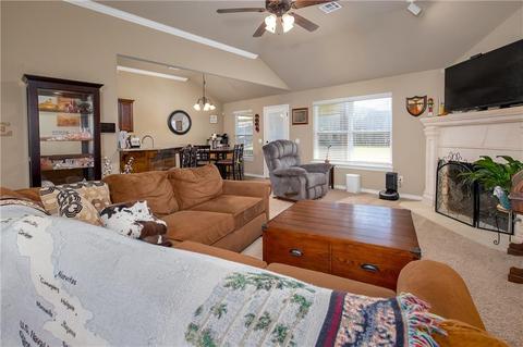 704 Manhattan Dr, Moore, OK 73160 photo 4