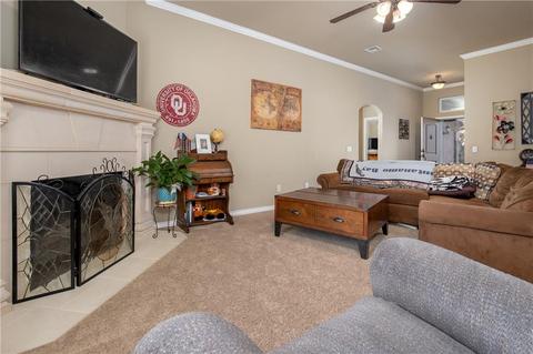 704 Manhattan Dr, Moore, OK 73160 photo 5