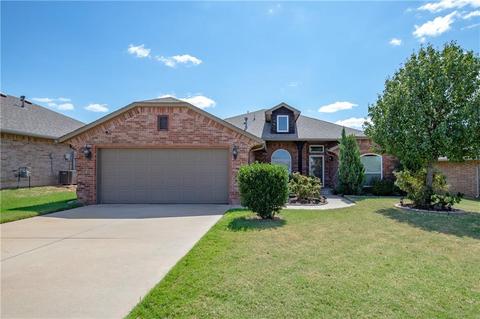 704 Manhattan Dr, Moore, OK 73160 photo 1