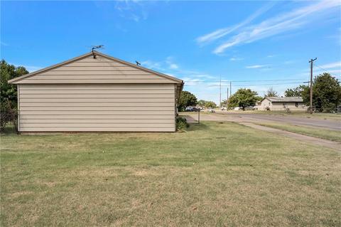 1605 Jupiter St, Altus, OK 73521 photo 4