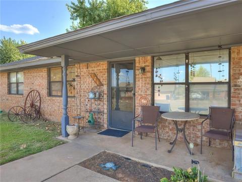 321 E Orbit Dr, Guthrie, OK 73044 photo 4
