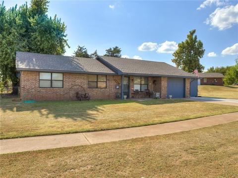321 E Orbit Dr, Guthrie, OK 73044 photo 2
