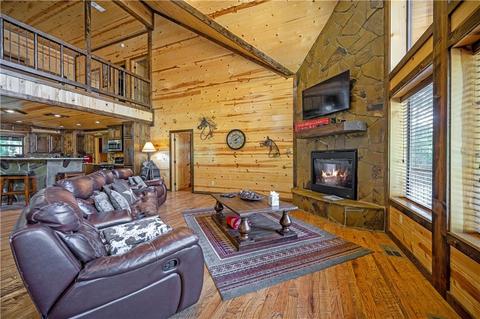 645 Long Pine Trl, Broken Bow, OK 74728 photo 3