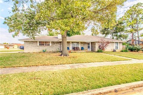 808 Brent Dr, Moore, OK 73170 photo 1