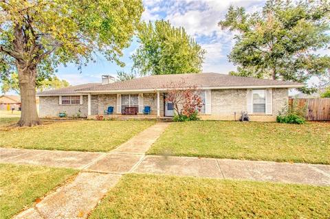 808 Brent Dr, Moore, OK 73170 photo 2