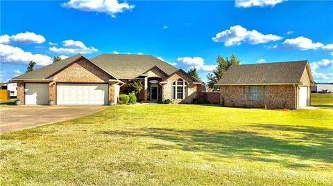1506 Excaliber Dr, Tuttle, OK 73089 photo 1