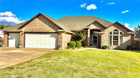 1506 Excaliber Dr, Tuttle, OK 73089 photo 2