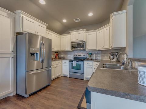 800 Brian Ct, Moore, OK 73160 photo 3