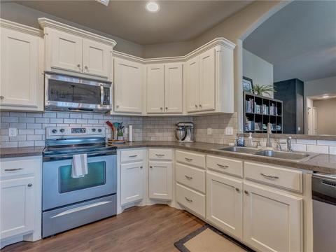 800 Brian Ct, Moore, OK 73160 photo 5