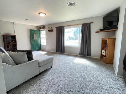 1310 E 2nd St, Cushing, OK 74023 photo 3