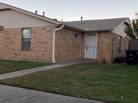 2121 Meench Dr, Moore, OK 73170 photo 1