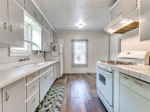 1206 E Maple St, Cushing, OK 74023 photo 5