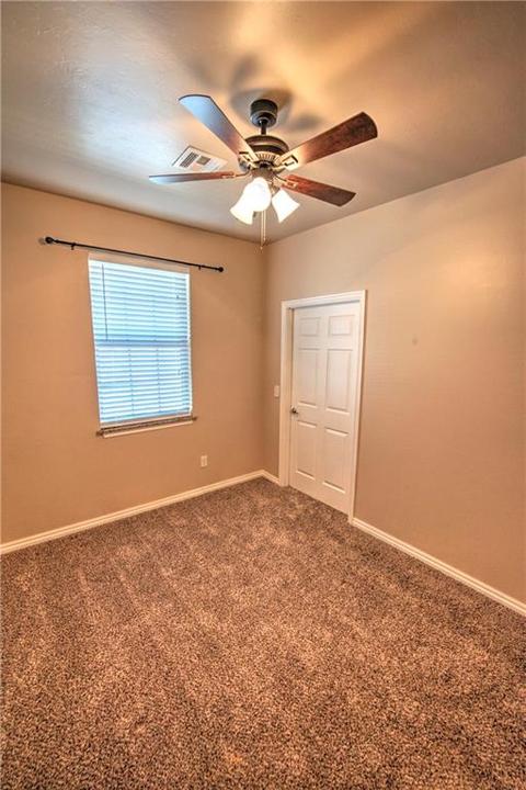 2102 Lonnie Ln, Moore, OK 73170 photo 11