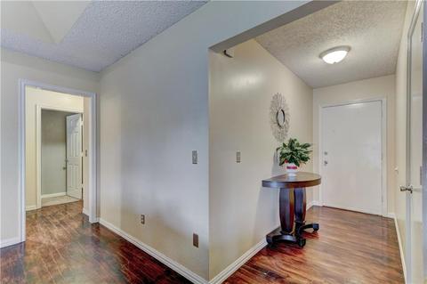832 Lakecrest Dr, Moore, OK 73170 photo 4
