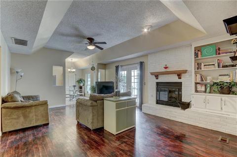 832 Lakecrest Dr, Moore, OK 73170 photo 6