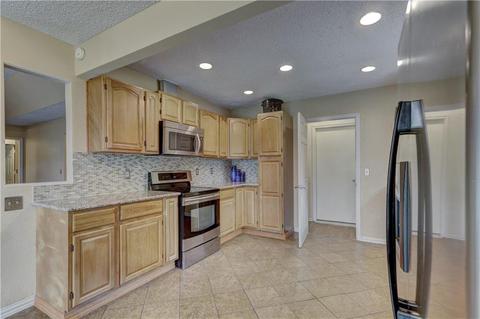 832 Lakecrest Dr, Moore, OK 73170 photo 10