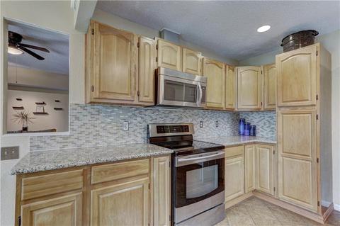832 Lakecrest Dr, Moore, OK 73170 photo 12