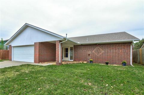 832 Lakecrest Dr, Moore, OK 73170 photo 1