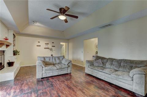 832 Lakecrest Dr, Moore, OK 73170 photo 9