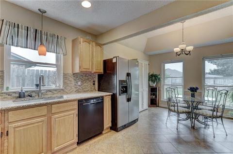 832 Lakecrest Dr, Moore, OK 73170 photo 13