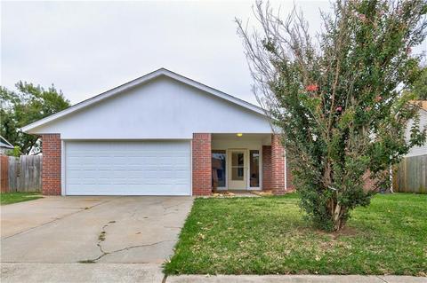 832 Lakecrest Dr, Moore, OK 73170 photo 2