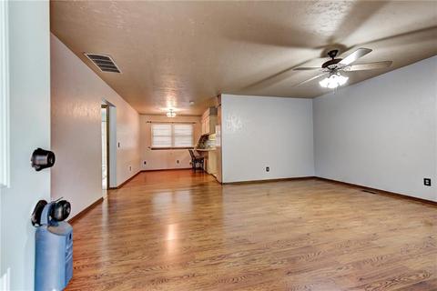 507 SW 4th St, Tuttle, OK 73089 photo 5