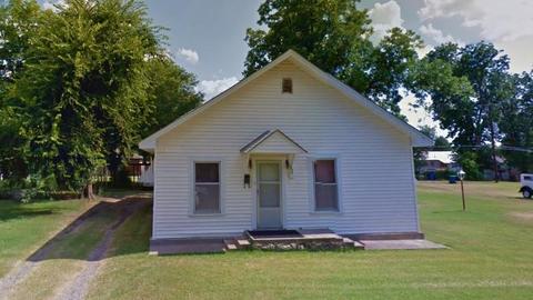 837 E 3rd St, Cushing, OK 74023 photo 2