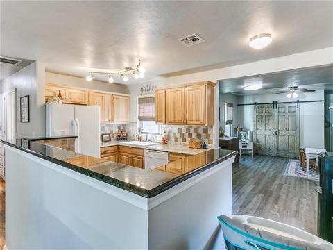 232 Sunset Dr, Edmond, OK 73003 photo 5