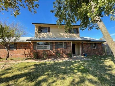 801 Brent Dr, Moore, OK 73170 photo 1