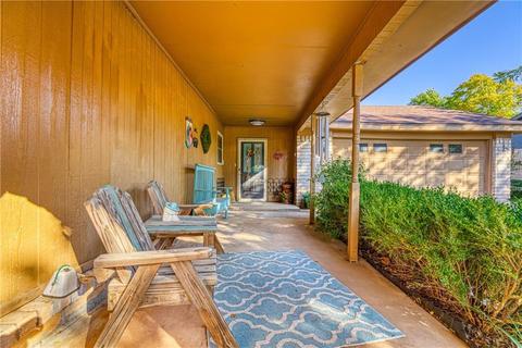 705 Comanche Trl, Altus, OK 73521 photo 2