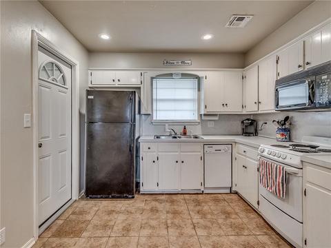 301 Elder Ln, Mustang, OK 73064 photo 7