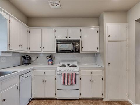 301 Elder Ln, Mustang, OK 73064 photo 9