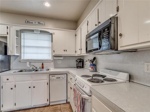 301 Elder Ln, Mustang, OK 73064 photo 10