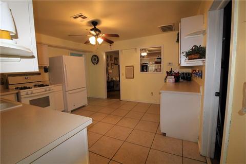 305 SE 1st St, Tuttle, OK 73089 photo 5