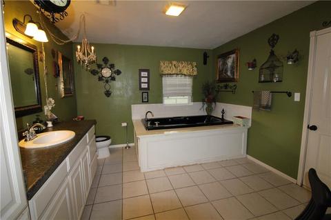 305 SE 1st St, Tuttle, OK 73089 photo 8