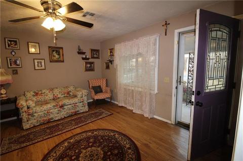 305 SE 1st St, Tuttle, OK 73089 photo 2