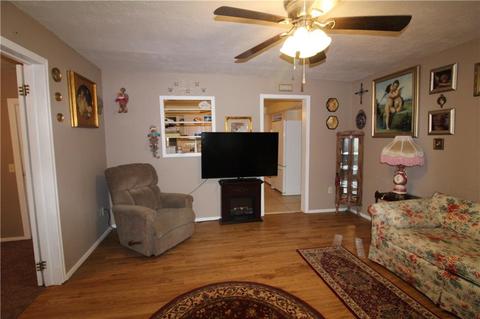 305 SE 1st St, Tuttle, OK 73089 photo 3
