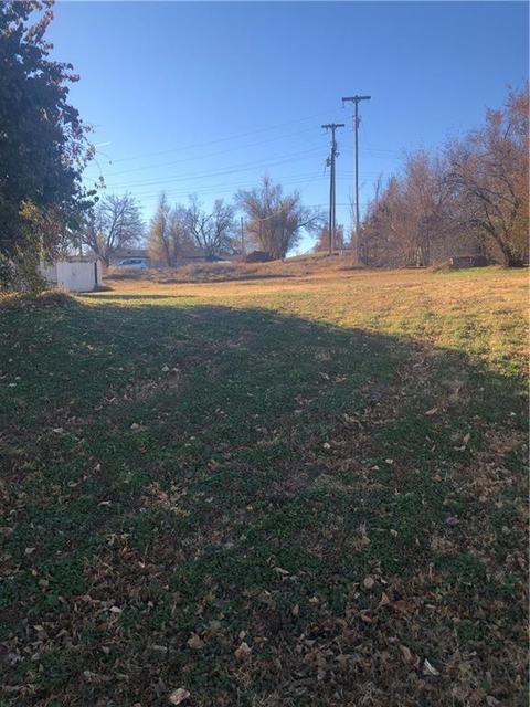 314 E Johnny Bench St, Binger, OK 73009 photo 4