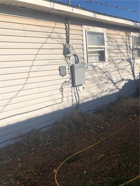 314 E Johnny Bench St, Binger, OK 73009 photo 5